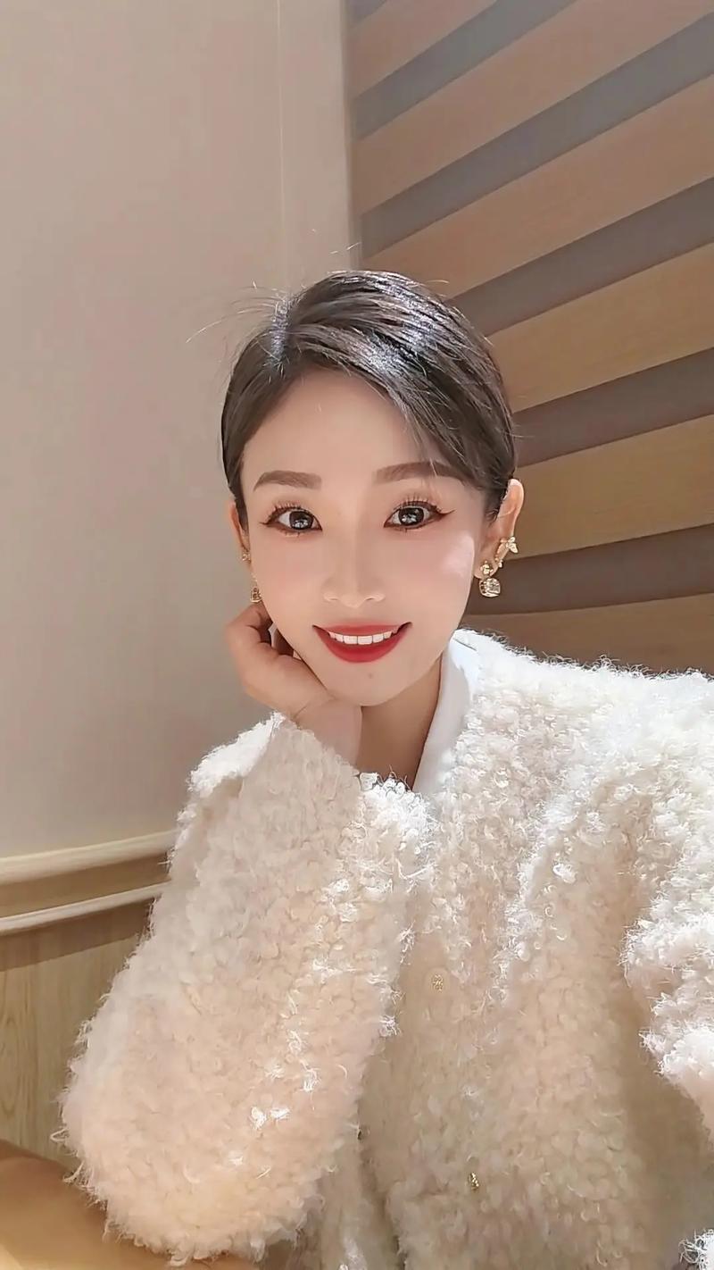 对于狂热的崇佛热潮，韩愈是如何表达自己的主