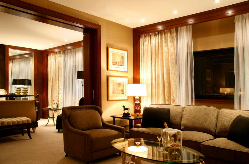 一件衣服穿十年最抠门的皇帝非他莫属