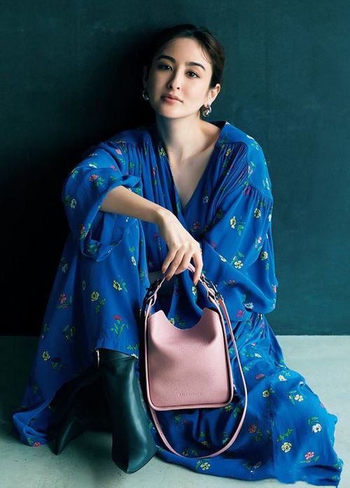 关羽的武器是什么，青龙偃月刀(由1780滴青龙血铸就)