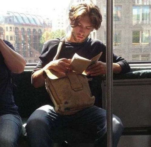 典型的大富大贵面相 额头饱满较宽阔生来好运