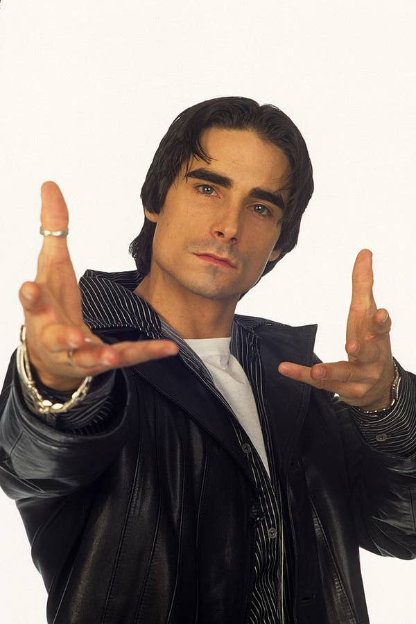 三国中袁绍的形象如何？他的主要事迹有哪些？