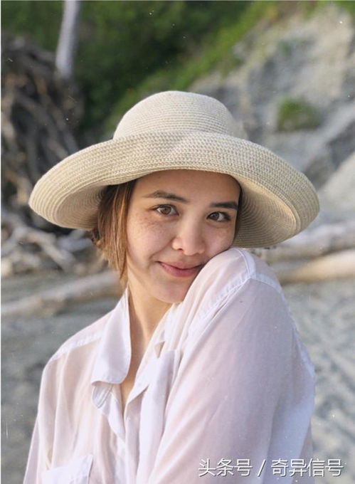 父亲手机满屏求职信息看哭女儿